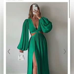 PAIGE MAXI DRESS - SIDE CUT
OUT BALLOON SLEEVE DRESS IN
GREEN